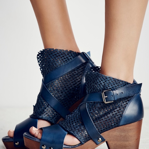 Leather Clog Strappy Heels - Picture 4 of 4